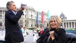 Brigitte Bardot, ya en su madurez, posando en París.
