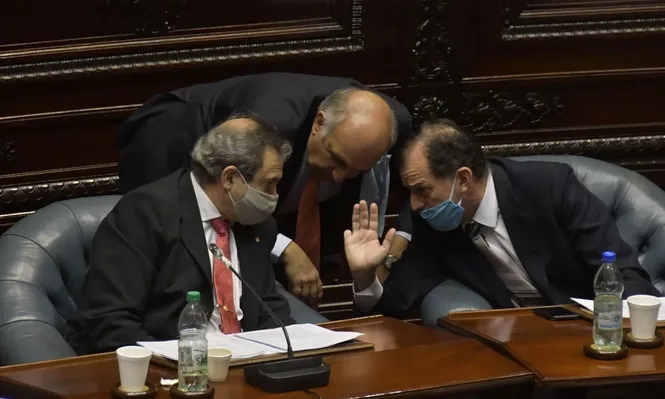 Cabildo Abierto le pide a Manini que renuncie a su decisión de no ampararse en los fueros