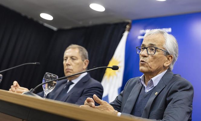 El ministro de Trabajo, Juan Castillo, y el de Economía, Gabriel Oddone