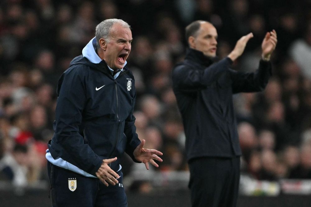 Marcelo Bielsa de Uruguay y el técnico de Inglaterra, el alemán Thomas Tuchel en el partido jugado en Wembley