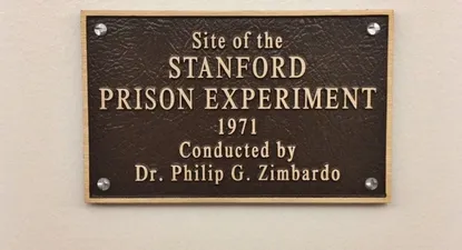como fue el experimento de la carcel de stanford que se suspendio por perversidad