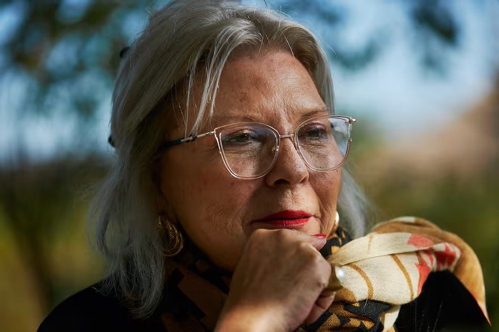 “Tenemos que estar empoderadas. Al primer gesto de violencia verbal o de violencia física, hay que irse, dijo Carrió.
