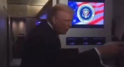 Cállate, cerdita: Trump interrumpió a una periodista que le preguntó por su vínculo con Jeffrey Epstein