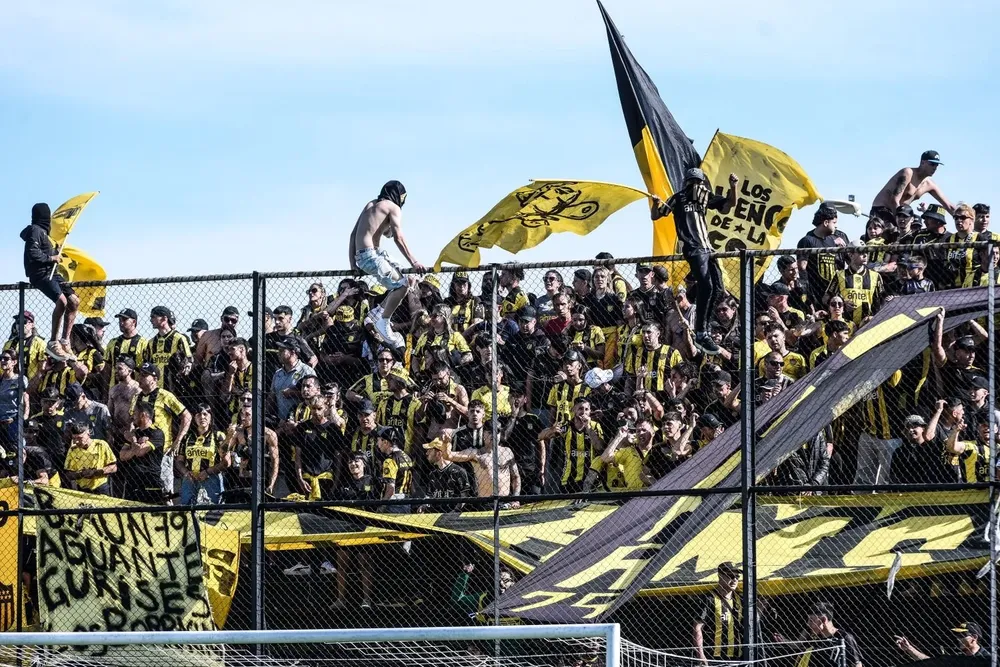La hinchada de Peñarol deberá concurrir a otra cancha chica