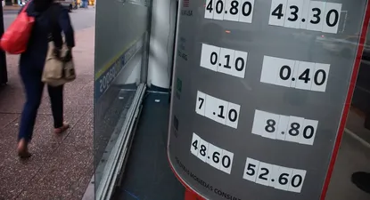 En la pizarra del BROU el dólar cerró a $ 43,05 para la venta.