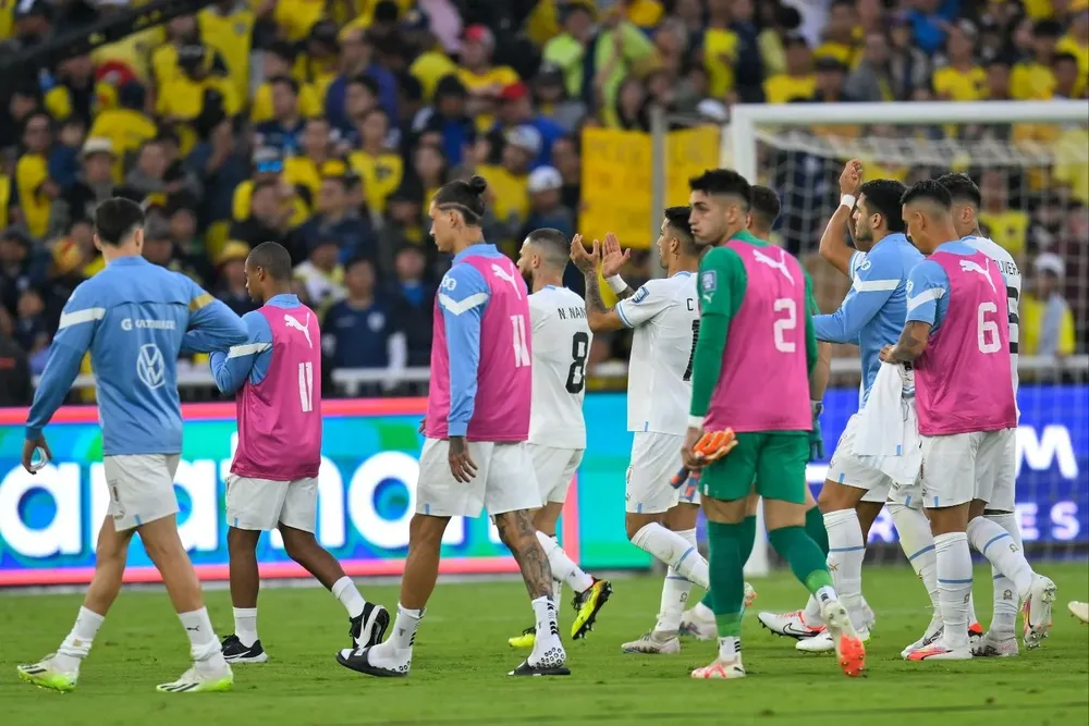 Uruguay se retira de la cancha tras la derrota en Quito ante Ecuador