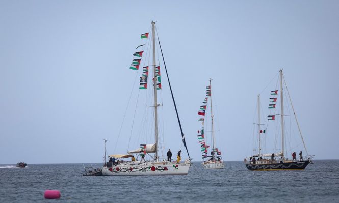 Los dos uruguayos de la Flotilla Global Sumud que se dirigía a Gaza regresan al país tras ser deportados desde Grecia