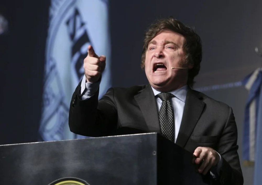 La investigación ubica a Argentina como una democracia electoral, pero con tendencias regresivas hacia una autocracia.