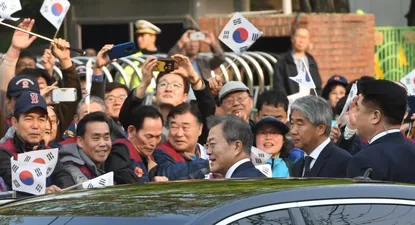 El presidente surcoreano, Moon Jae-in, sale rumbo a la zona desmilitarizada para encontrarse con Kim Jong Un