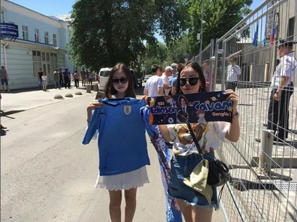 Las fans chinas de Suárez y Cavani