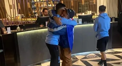el emocionante reencuentro de rodrigo chagas y su papa, quien viajo desde artigas para ver la final