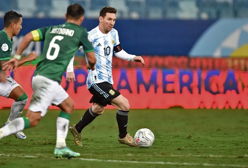 Lionel Messi maniobra ante Justiniano