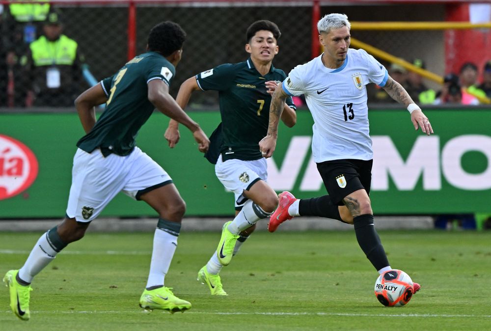 Guillermo Varela de Uruguay ante Bolivia por Eliminatorias