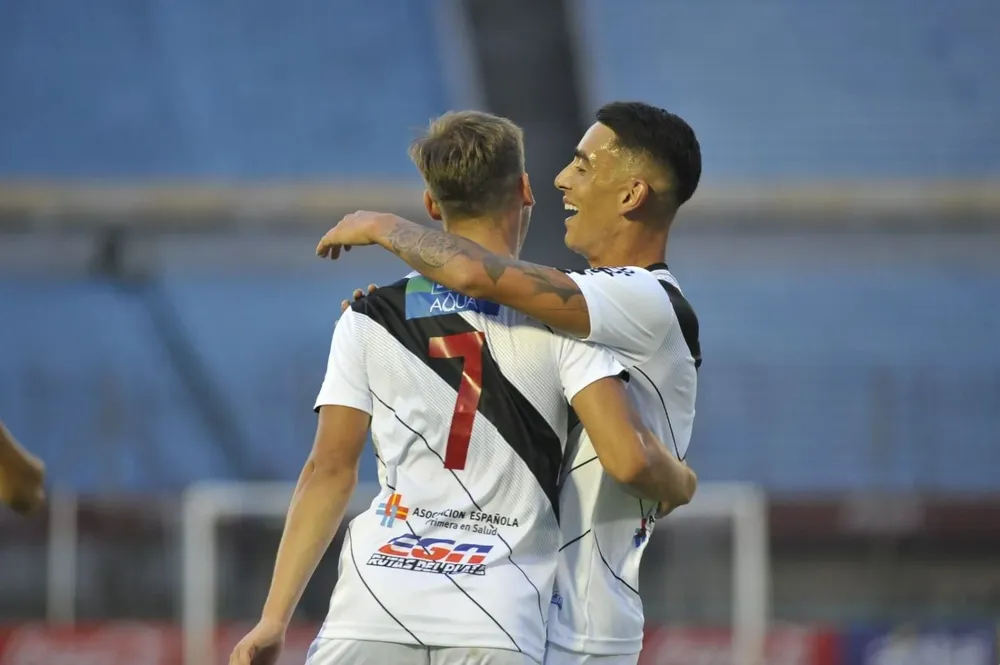 Siri celebra con el Pumita Rodríguez