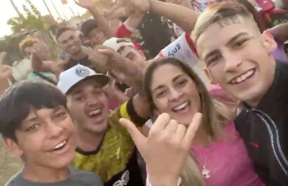 Cientos de vecinos se acercaron a conocer al músico argentino