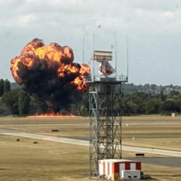La explosión posterior a la caída de la avioneta.