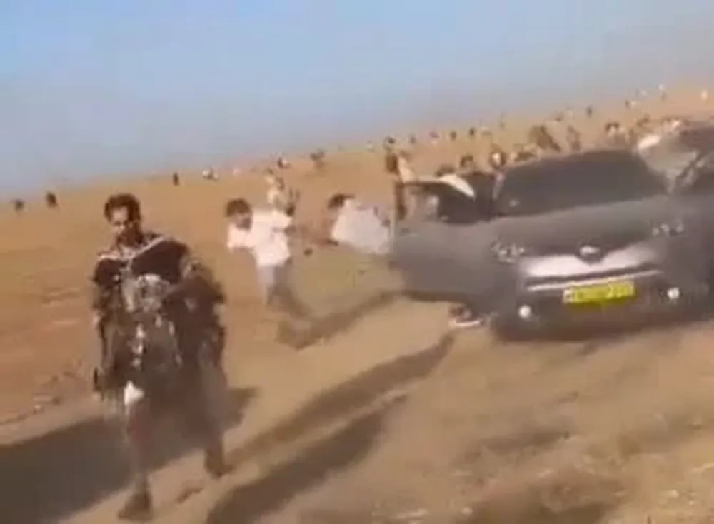 Miles de personas se escapan de los ataques terroristas a un festival de música electrónica en Israel