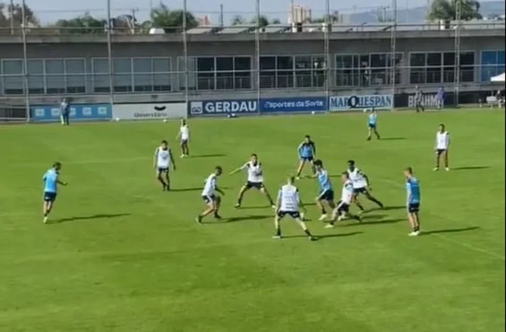 El golazo de Luis Suárez ante cinco marcadores y su gesto de dolor