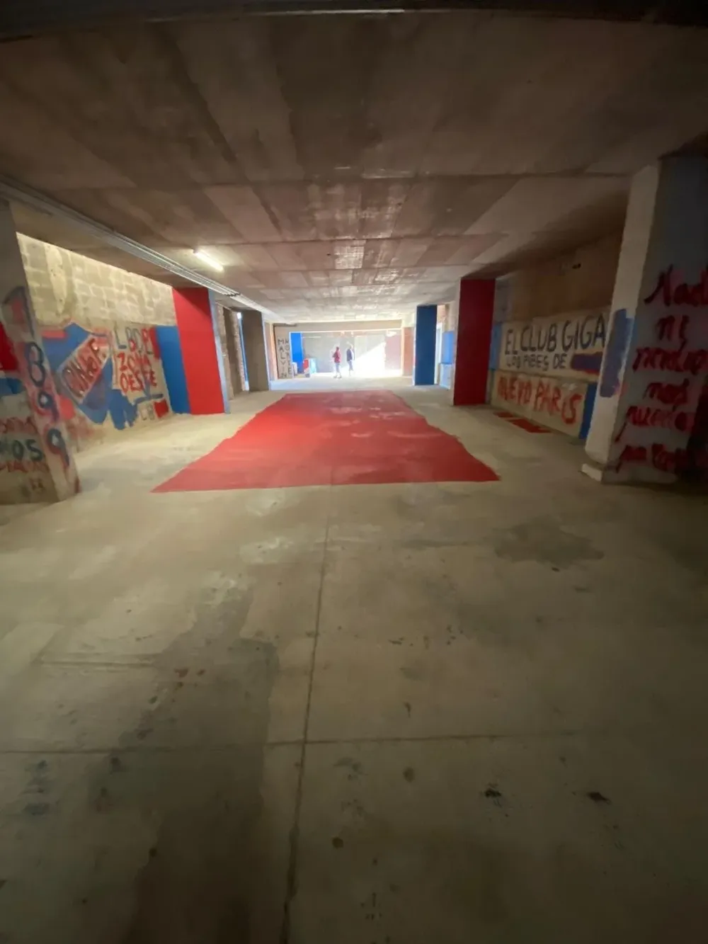 Los hinchas taparon las pintadas ofensivas que pudieran generar violencia previo al partido clásico del Torneo Clausura 2022