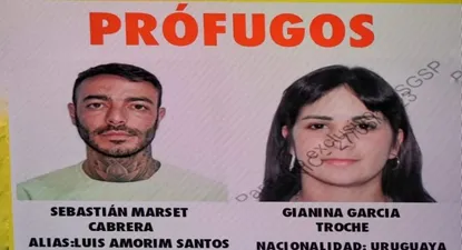 Cartel que muestra los rostros de Sebastián Marset y su esposa Gianina García, prófugos en Bolivia