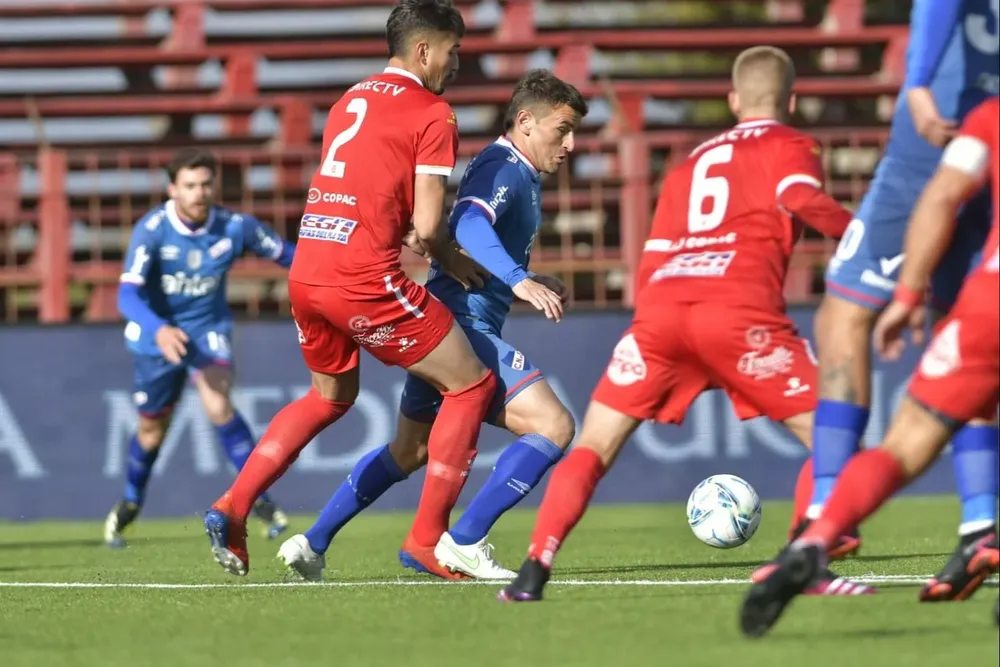 Facundo Parada de Rentistas marca a presión a Gonzalo Bergessio