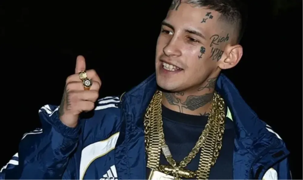 El artista deberá comparecer en un proceso oral.