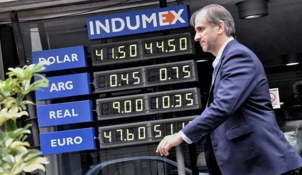 El dólar cotiza estable en un día de tregua para los mercados