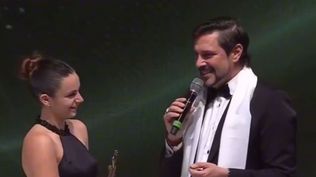 Matías Alé le pidió casamiento a su novia en los Martín Fierro Federal. 