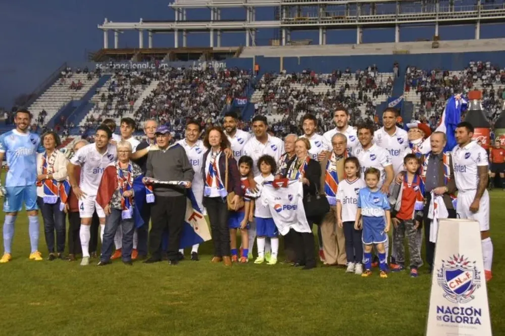 Nacional homenajeó a abuelos socios del club, previo al partido ante Juventud