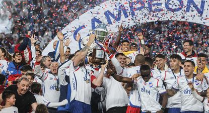 Así fue la consagración de Nacional, campeón con fiesta completa en el Parque: en su casa, con su gente y en una definición agónica ante Peñarol con el trofeo Juan Izquierdo en juego