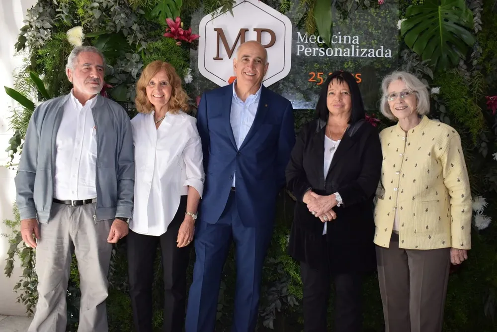 Ricardo Voelker, Socorro Reyes, Jorge Gerez, Mariana Varela y Solveig Bentancourt