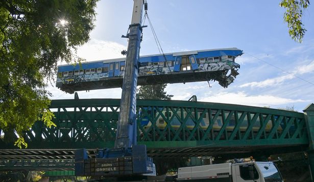 Removieron el tren que chocó en Palermo
