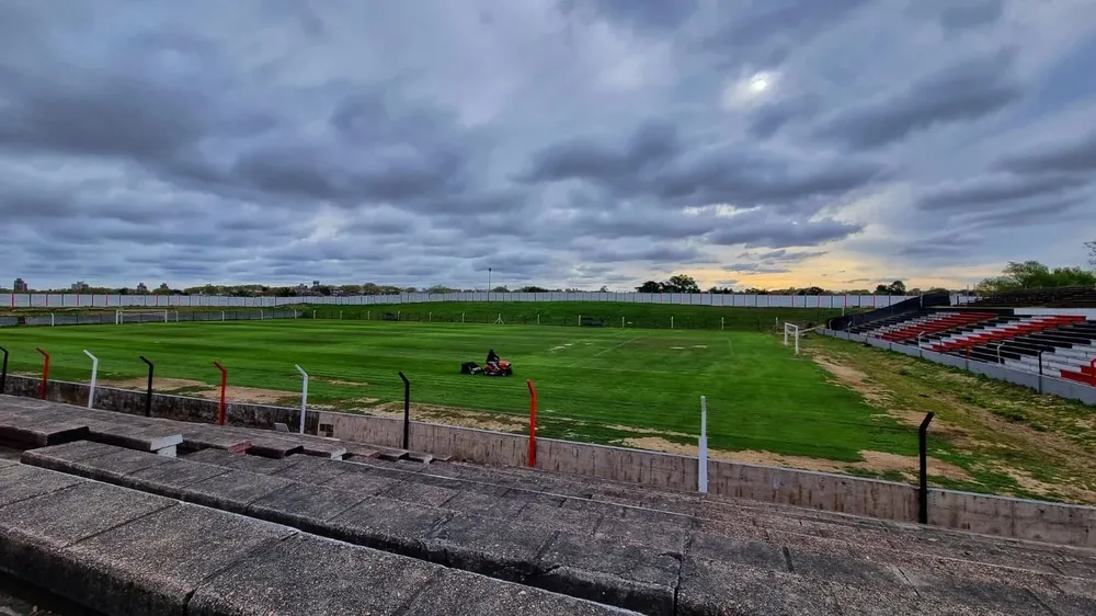La cancha de Huracán Buceo