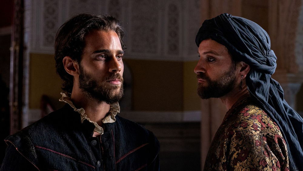 Julio Peña, como Cervantes, y el actor italiano Alessandro Borghi.