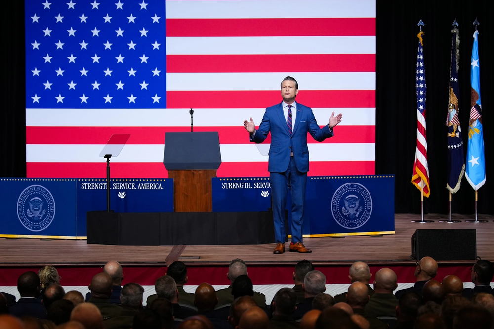 El secretario de Defensa de Estados Unidos, Pete Hegseth, expusó en una reunión con altos mandos militares en la base del Cuerpo de Marines en Quantico.&nbsp;