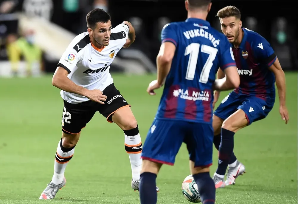 Méxi Gómez titular en Valencia