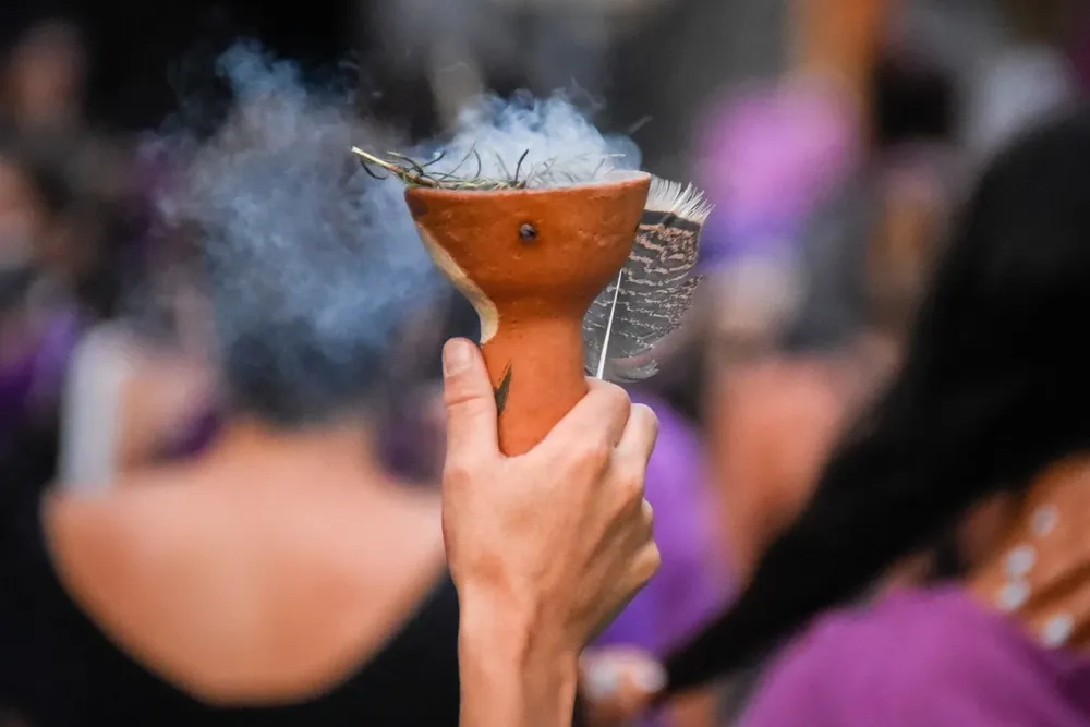 Humo blanco para el debate de una democracia paritaria.