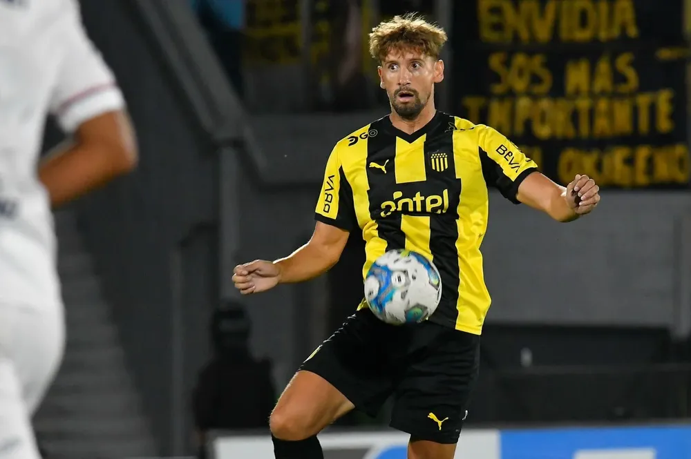 Gastón Ramírez vuelve a la titularidad en Peñarol