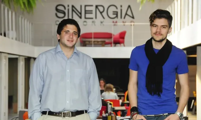 Kevin Natanzon y Carlos Vega tienen su oficina en Sinergia, donde comenzaron como coworkers