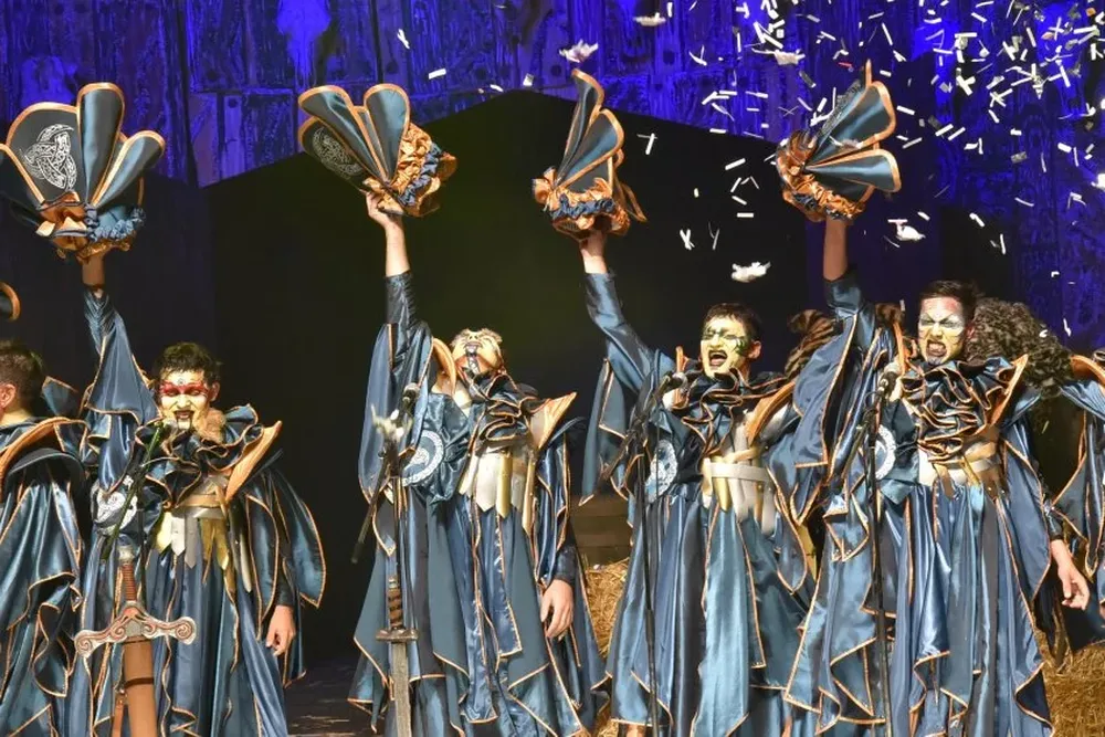 Integrantes de la murga carolina La Clave en el Ramón Collazo.