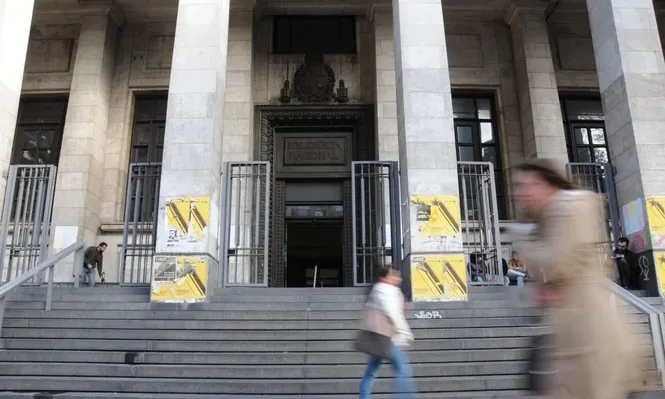 Respuesta de la Asociación de Funcionarios de la Biblioteca Nacional a una carta de lectores