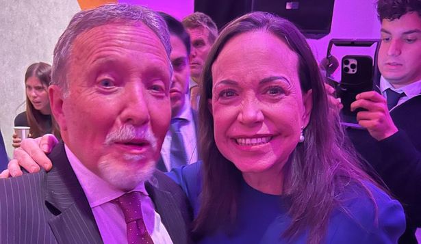 El régimen de Maduro está agotado, dice el diplomático argentino que estuvo con María Corina Machado en Oslo