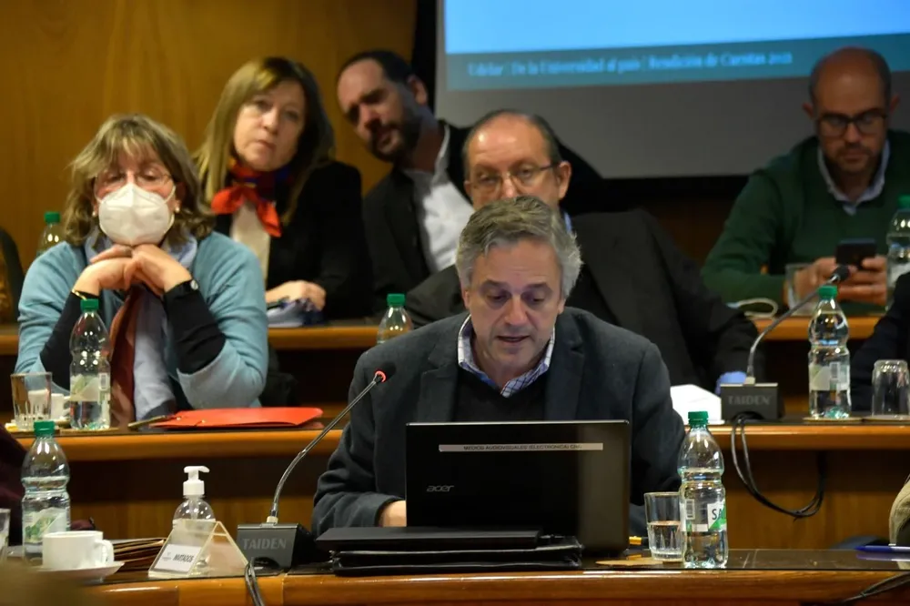 Rodrigo Arim en la Comisión de Hacienda, discutiendo sobre el presupuesto para la Udelar