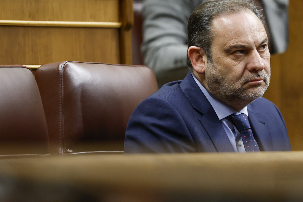 José Luis Ábalos, investigado por corrupción en la adjudicación de obras y compra de mascarillas.
