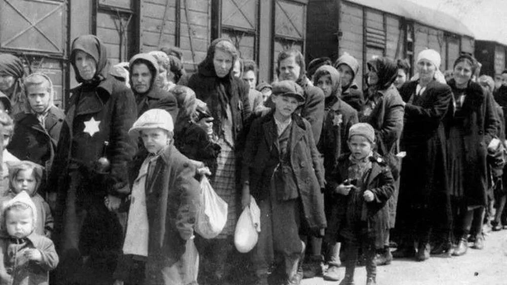 En total seis millones de judíos fueron asesinados en el Holocausto.