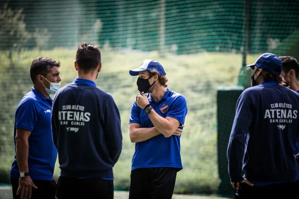 Diego Forlán dirigirá a Atenas en 2021