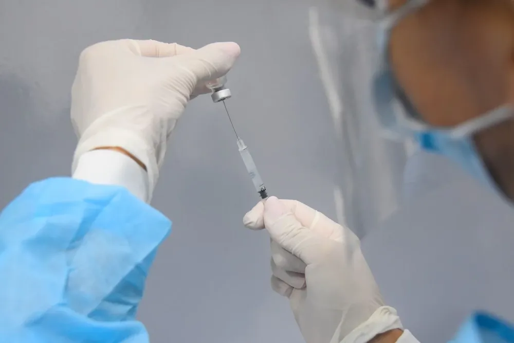 La Agencia europea considera que no hay una señal de seguridad para las vacunas ARN mensajero