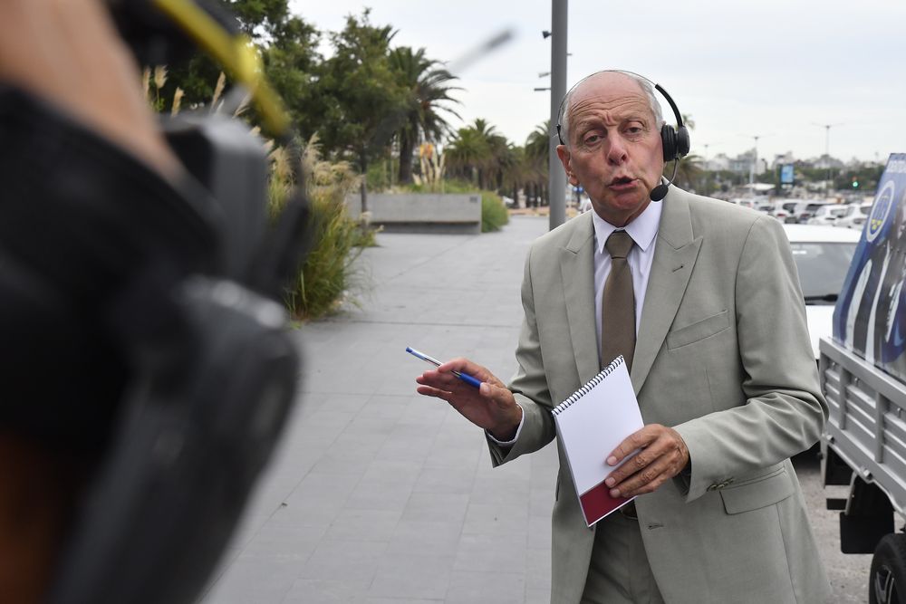 Reunión oposición con FA, Gustavo Salle.