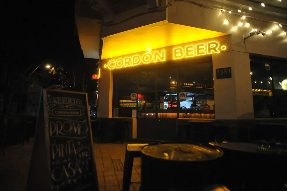 Los bares actualmente pueden abrir hasta las 2 de la madrugada