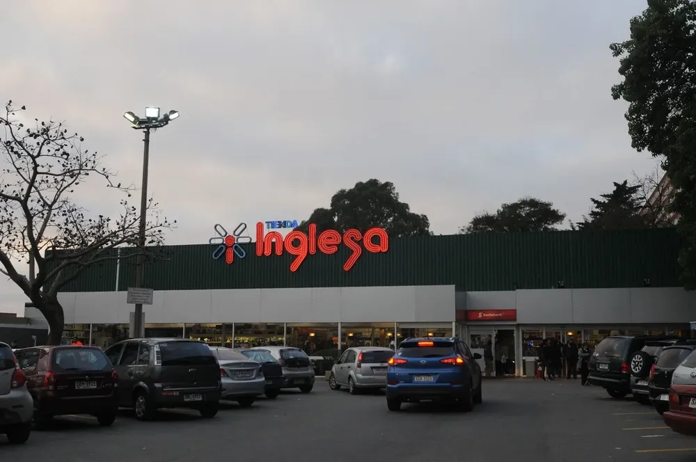 Tienda Inglesa comenzó a acordar el gerenciamiento de pequeños supermercados